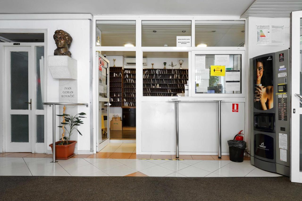 Rooms Studentsko Naselje Ivan Goran Kovacic Rijeka Exterior foto